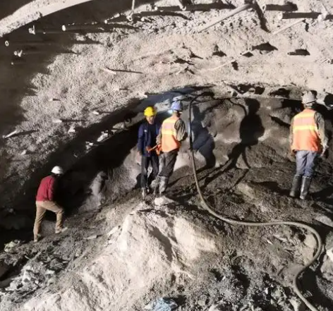 北大镇拱顶带模注浆料的施工流程及注意事项